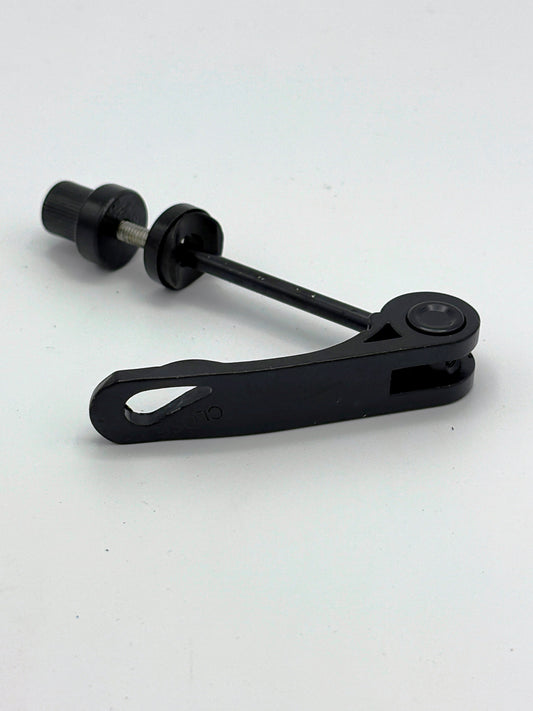 Schnellspanner am Lenkerfuß Blackline